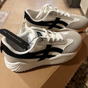 De Florance Sneakers - Sz 8-9 - NWT